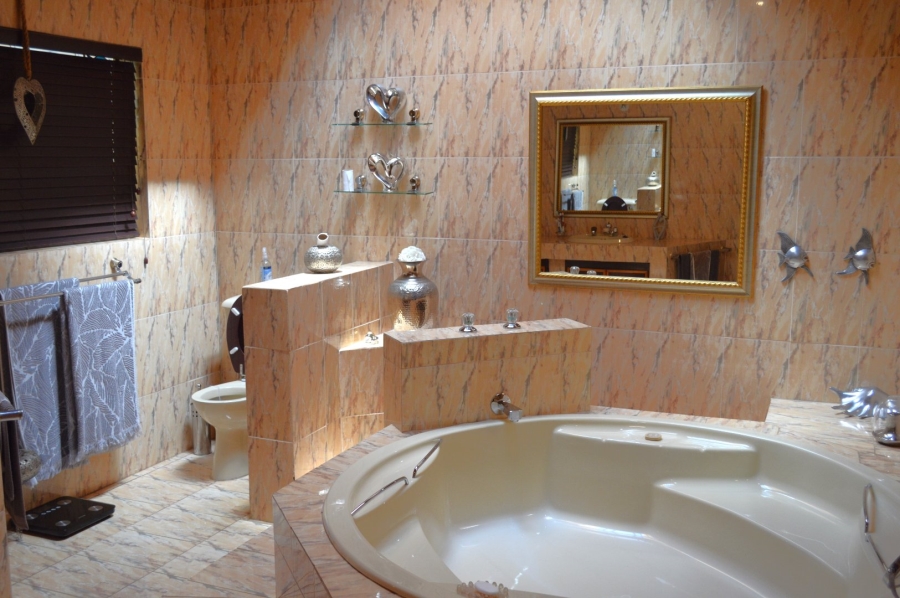 4 Bedroom Property for Sale in Flamwood North West